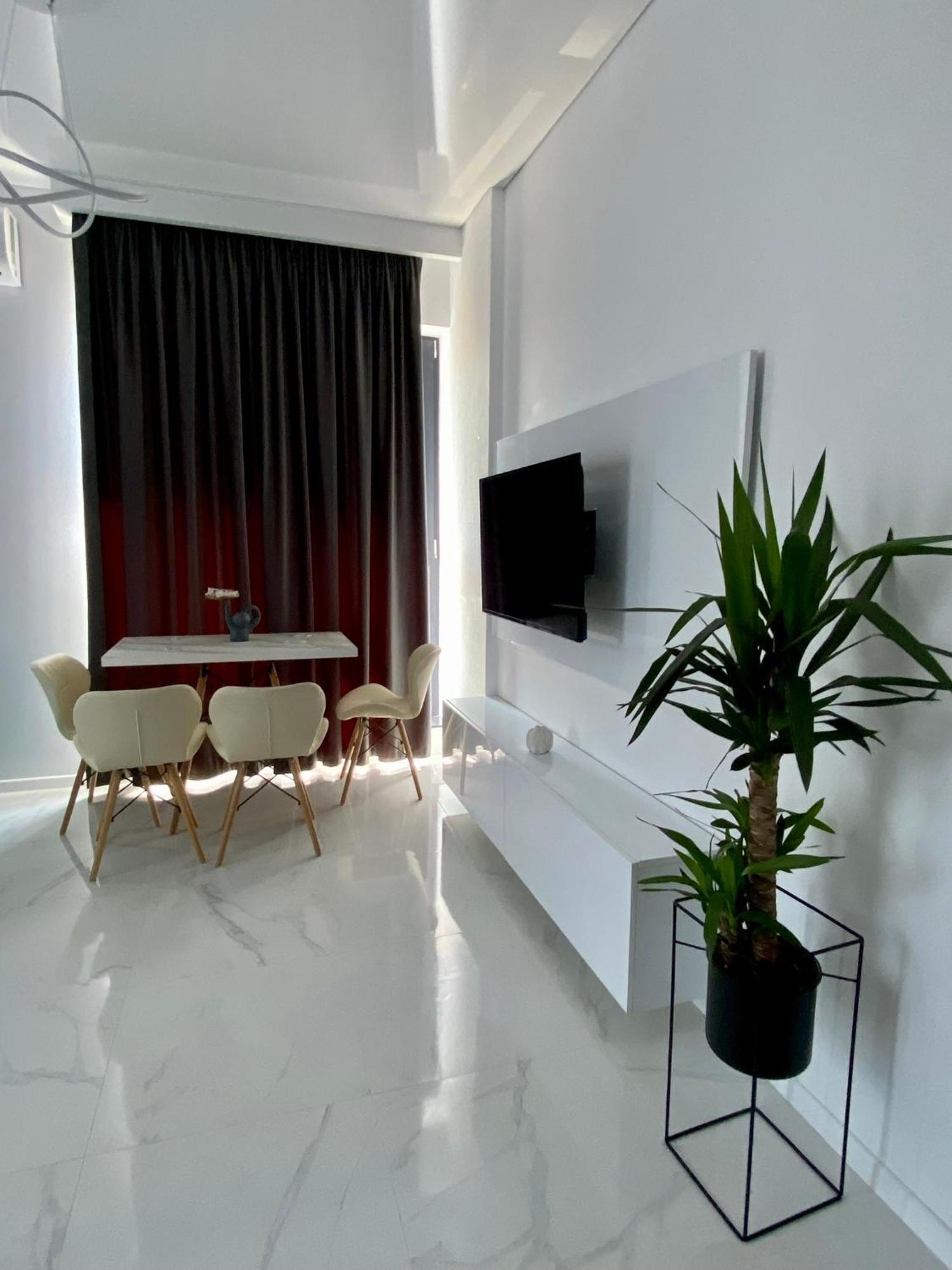 Studio503 By Allegio-mamaia's Seaside Luxury Near Finest Clubs & Beaches *
