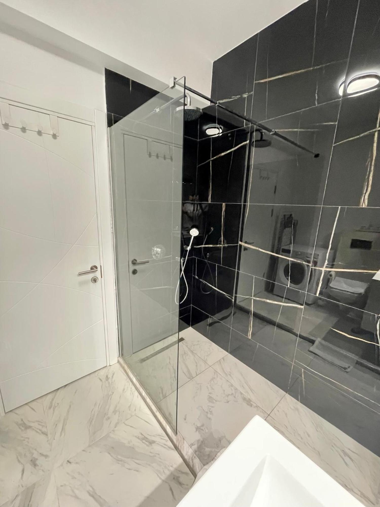 Studio503 By Allegio-mamaia's Seaside Luxury Near Finest Clubs & Beaches Apartment *