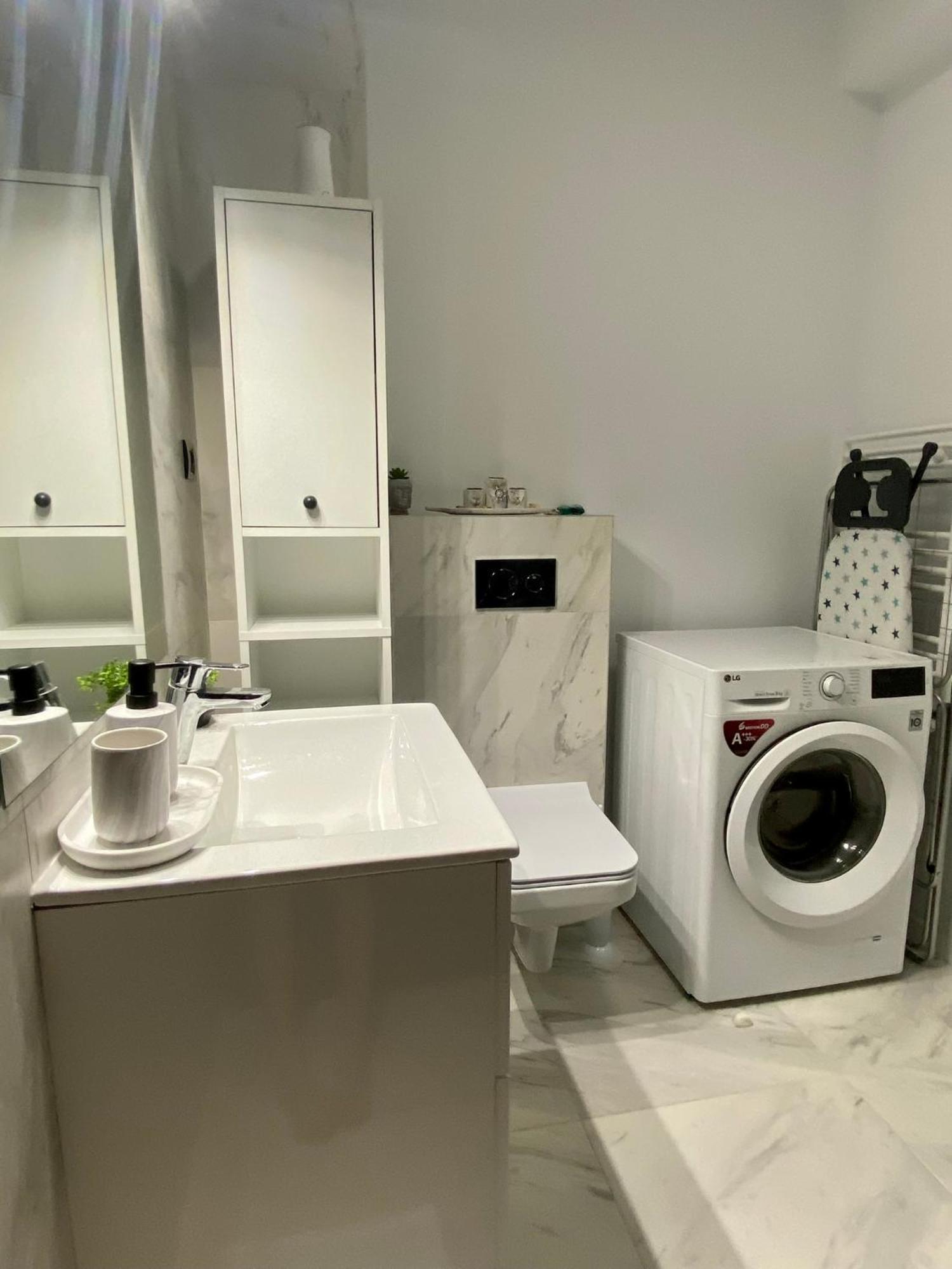 Apartment Studio503 By Allegio-mamaia's Seaside Luxury Near Finest Clubs & Beaches Mamaia